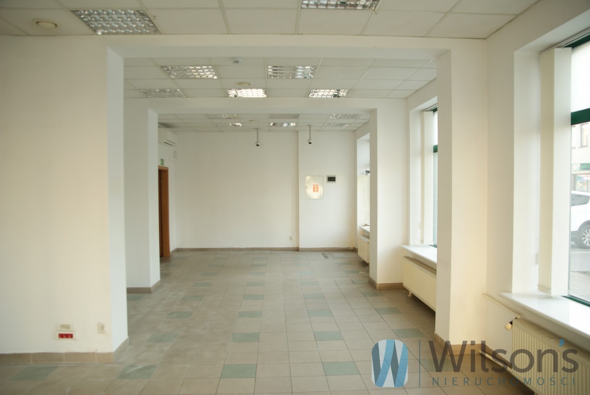 Комерційні та сервісні приміщення в центрі Легіоново 154м2