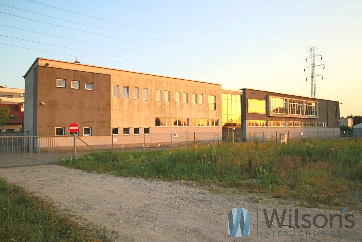 Free-standing facility. Hall 1300m2 + yard + office