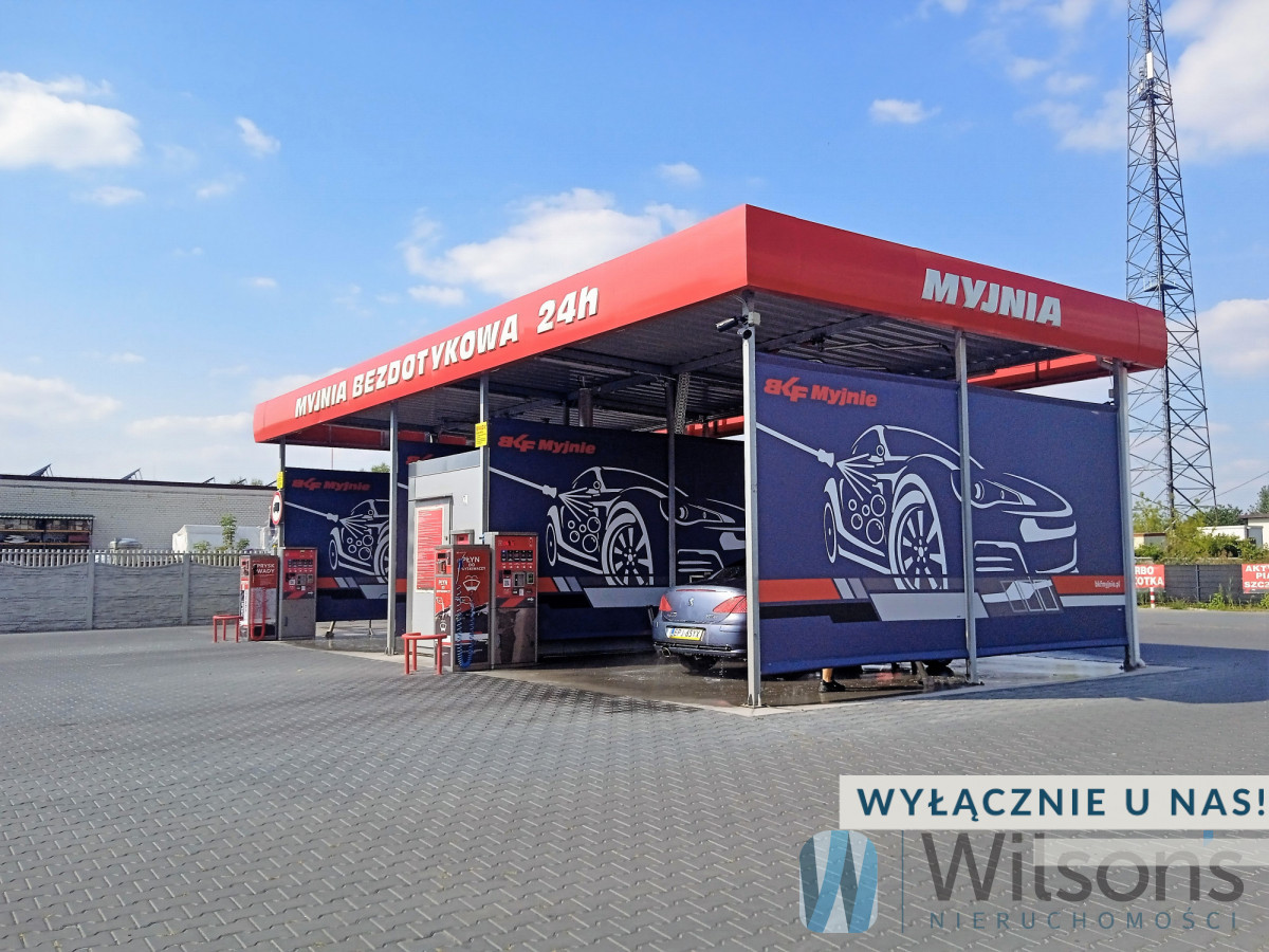 Unmanned car wash with equipment