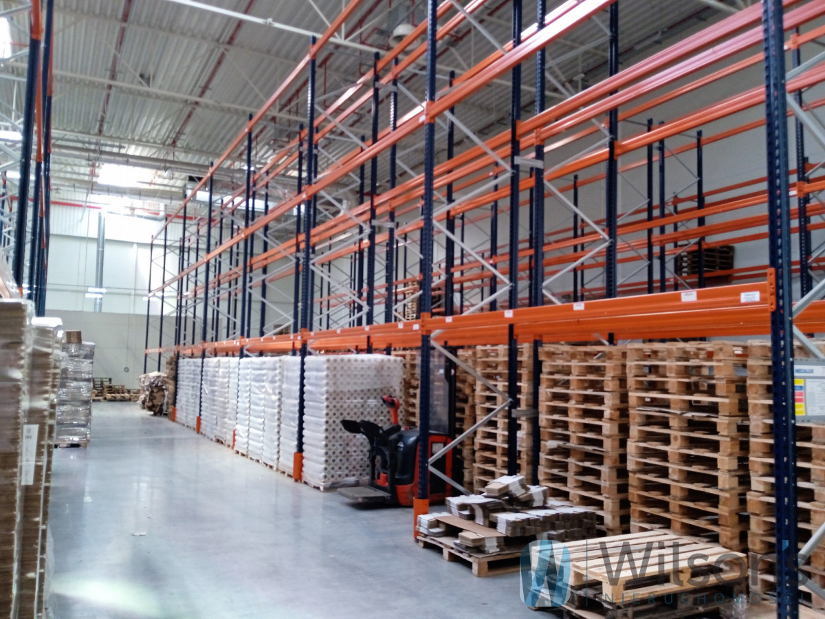 Warehouse close to road, 2000 m2 for lease