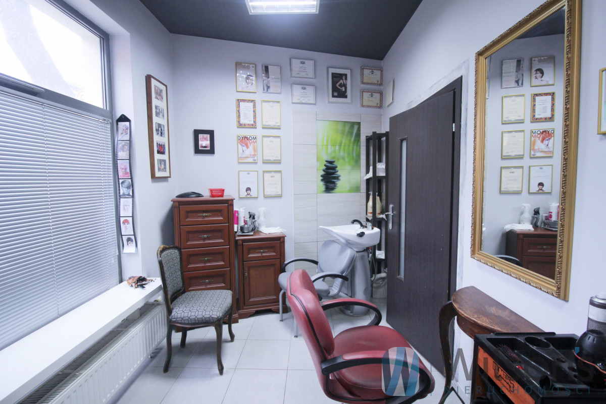 14m2- premises after a hairdressing salon for lease